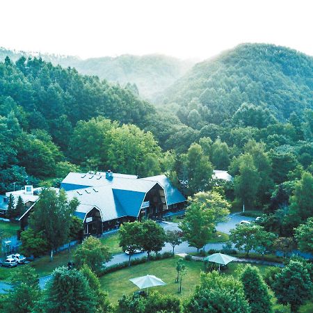 Log Hotel The Maple Lodge Iwamizawa Bagian luar foto