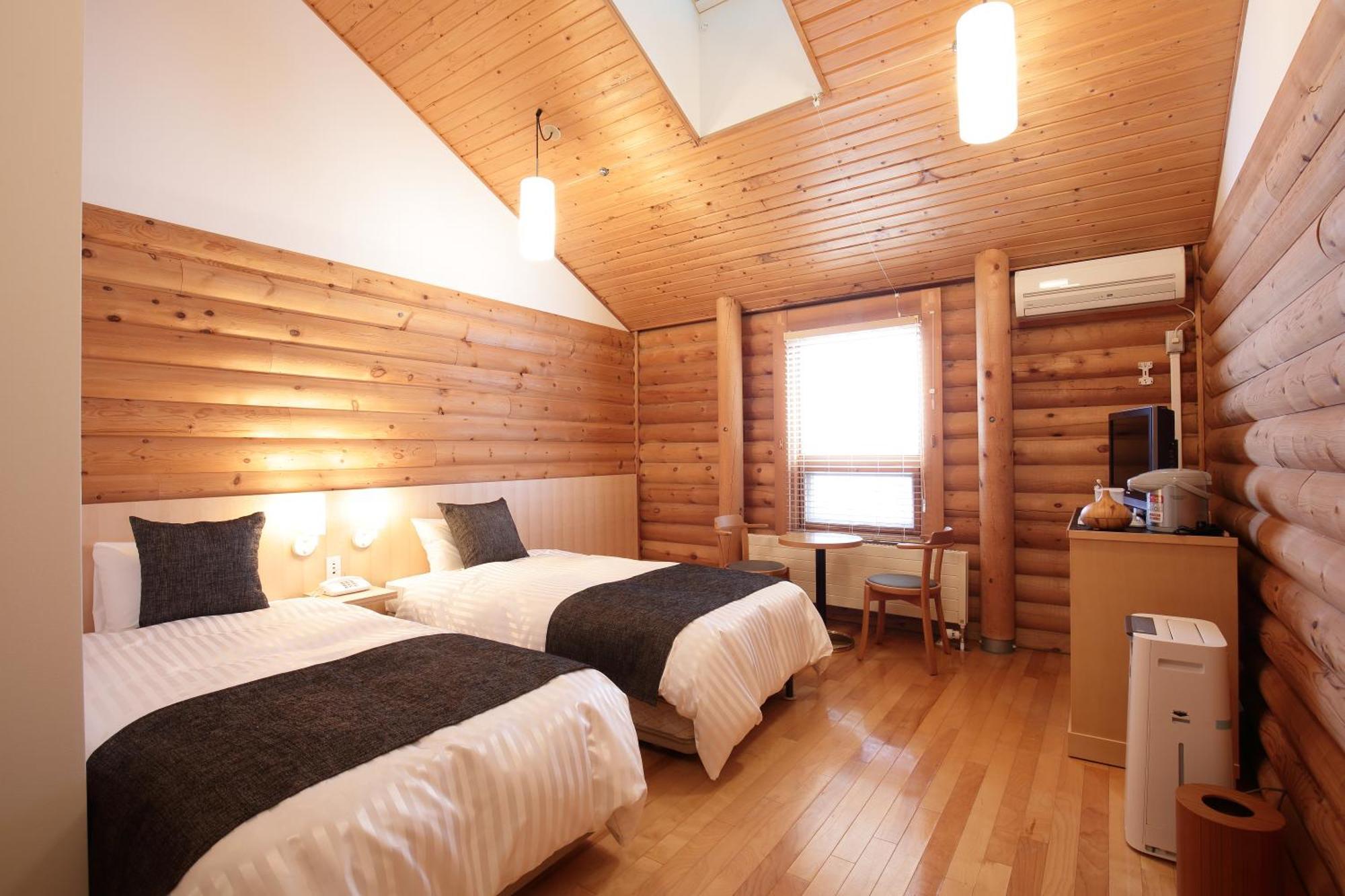 Log Hotel The Maple Lodge Iwamizawa Bagian luar foto