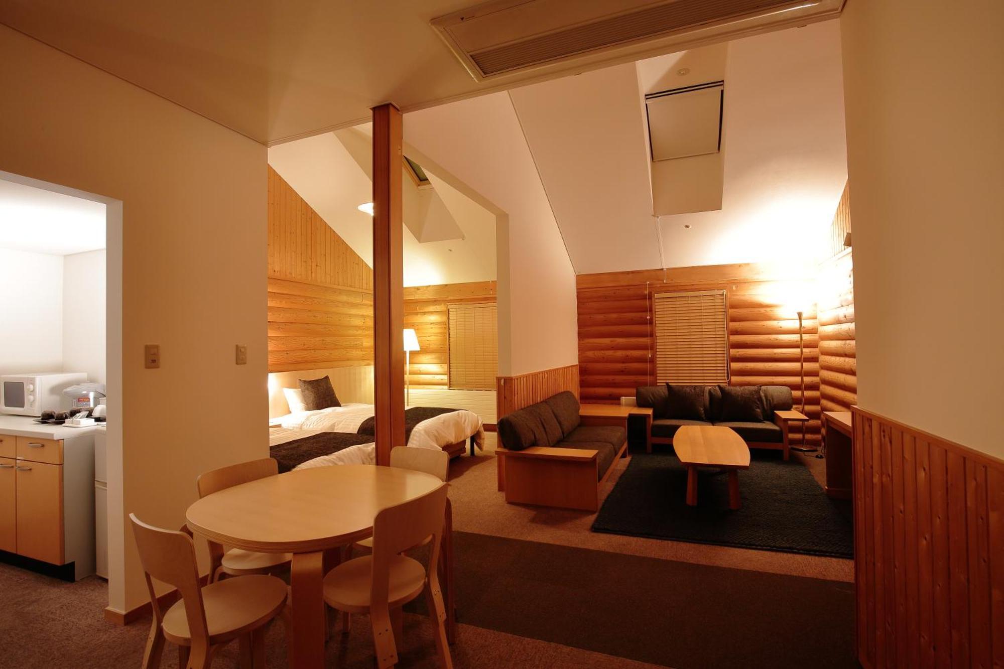 Log Hotel The Maple Lodge Iwamizawa Bagian luar foto