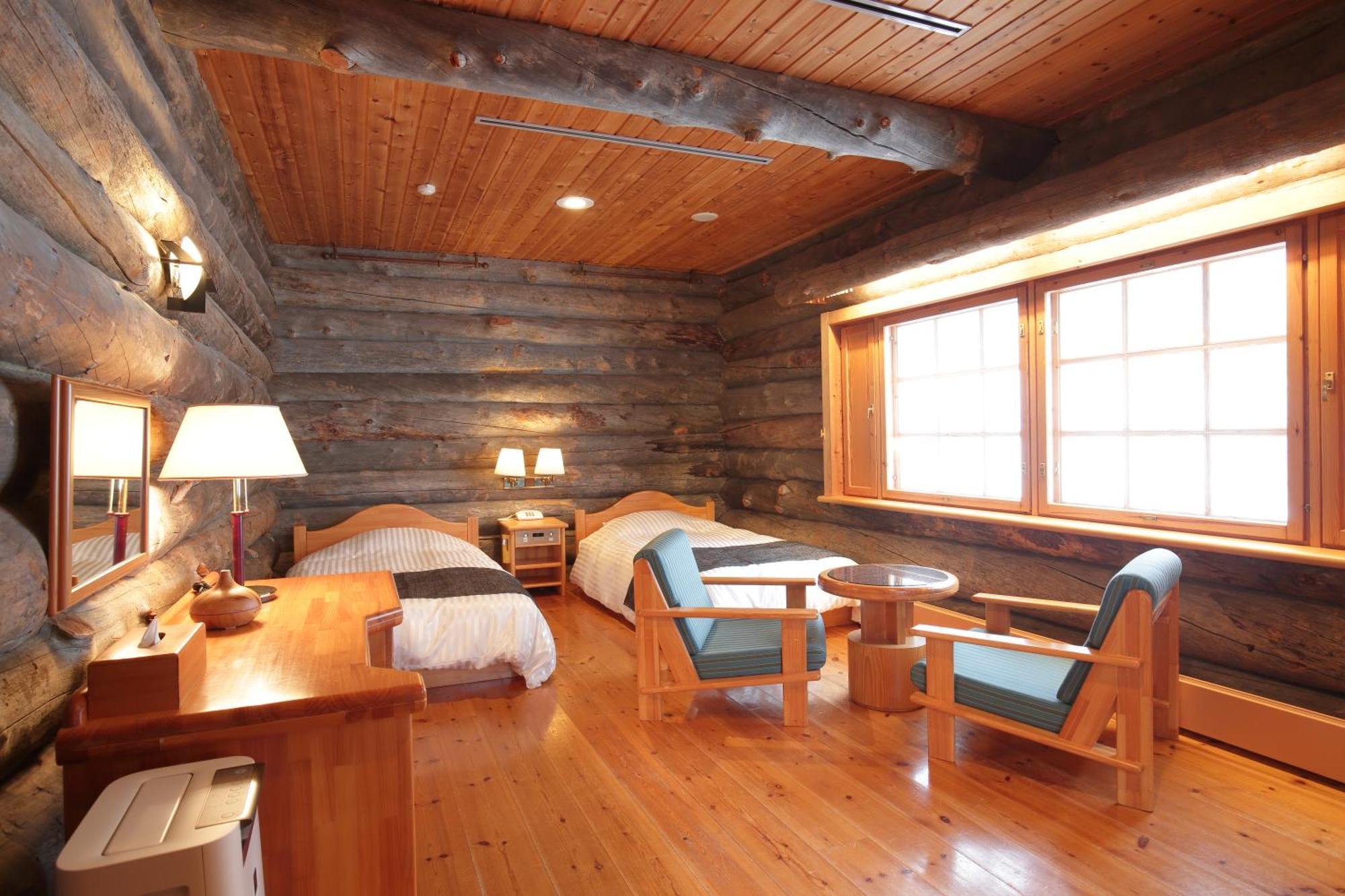 Log Hotel The Maple Lodge Iwamizawa Bagian luar foto