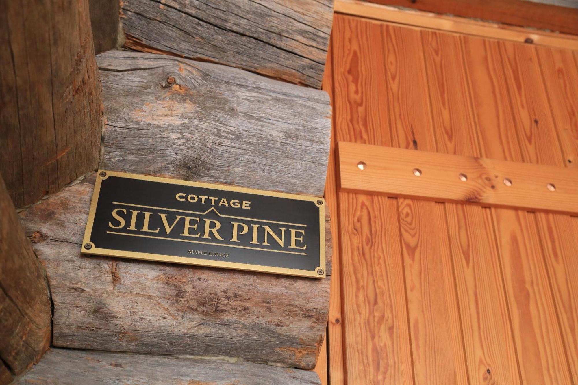 Log Hotel The Maple Lodge Iwamizawa Bagian luar foto